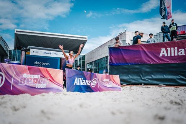 Beachvolleyball Frauen German Beach Tour 2024 Tourstop Bremen 09.06.2024 Thainara Mylena Feitosa de Oliveira (BRA) läuft in die Arena ein Bremen Waterfront Bremen Deutschland