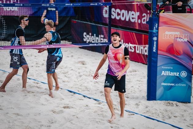 Beachvolleyball Männer German Beach Tour 2024 Tourstop Bremen 09.06.2024 Paul Henning ärgert sich Bremen Waterfront Bremen Deutschland