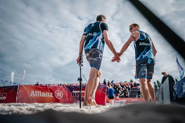 Beachvolleyball Männer German Beach Tour 2024 Tourstop Bremen 09.06.2024 v.l. Milan Sievers und Jonas Reinhardt Bremen Waterfront Bremen Deutschland