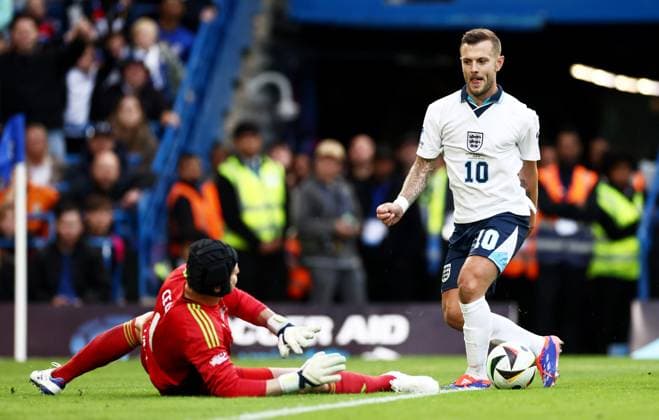 Jack Wilshere of England goes round Petr Cech of World XI. England XI v World XI, Soccer Aid for Unicef 2024, Football, Stamford Bridge, London, UK, 09 Jun 2024 EDITORIAL USE ONLY No use with unauthorised audio, video, data, fixture lists, club league logos or live services. Online in-match use limited to 120 images, no video emulation. No use in betting, games or single club league player publications.  Copyright: xJamesxMarsh Shutterstockx 14523637bi
