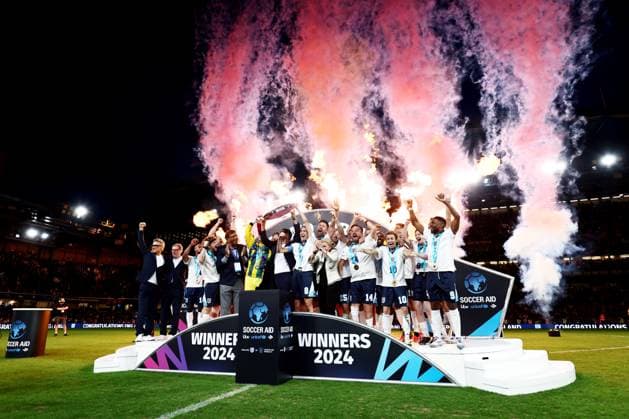 Team England celebrate after winning Soccer Aid 2024. England XI v World XI, Soccer Aid for Unicef 2024, Football, Stamford Bridge, London, UK, 09 Jun 2024 EDITORIAL USE ONLY No use with unauthorised audio, video, data, fixture lists, club league logos or live services. Online in-match use limited to 120 images, no video emulation. No use in betting, games or single club league player publications.  Copyright: xJamesxMarsh Shutterstockx 14523637ec