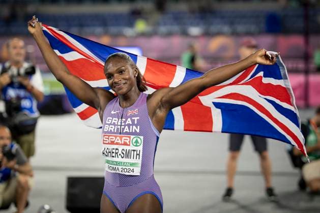 Sport Themen der Woche KW23 Sport Bilder des Tages Sport Bilder des Tages Leichtathletik-Europameisterschaften; Rom, 09.06.2024 Dina ASHER-SMITH (GBR) feiert den Sieg mit Flagge nach dem 100m-Finale; Leichtathletik-Europameisterschaften am 09.06.24 im in Rom, Italien. *** European Athletics Championships Rome, 09 06 2024 Dina ASHER SMITH GBR celebrates victory with flag after the 100m final European Athletics Championships on 09 06 24 in Rome, Italy Copyright: xBEAUTIFULxSPORTS AxelxKohringx