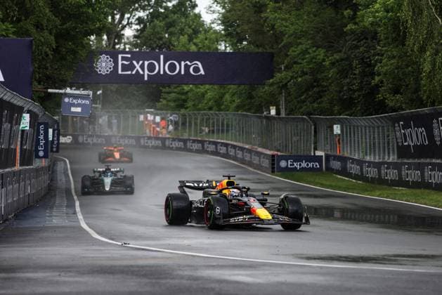 01 VERSTAPPEN Max (nld), Red Bull Racing RB20, action 63 RUSSELL George (gbr), Mercedes AMG F1 Team W15, action during the Formula 1 AWS Grand Prix du Canada 2024, 9th round of the 2024 Formula One World Championship, WM, Weltmeisterschaft from June 07 to 09, 2024 on the Circuit Gilles Villeneuve, in Montrà al, Canada - F1 - CANADIAN GRAND PRIX 2024 DPPI Panoramic 240609_R09_CANADA_DP_XB5_1247