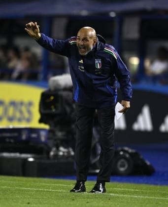 (240610) -- EMPOLI, June 10, 2024 -- Italy s head coach Luciano Spalletti gestures during a friendly match between Italy and Bosnia and Herzegovina in Empoli, Italy, June 9, 2024. (Photo by Xinhua) (SP)ITALY-EMPOLI-FOOTBALL-FRIENDLY MATCH-ITALY VS BOSNIA AND HERZEGOVINA AlbertoxLingria 