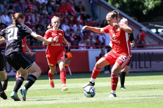 DEU, Region, Frauen, 1.FC Union vs. Henstedt-Ulzburg, 09.06.2024, Stadion Alte Foersterei, Berlin, DEU, Region, Frauen, 1.FC Union vs. Henstedt-Ulzburg, im Bild: Dina Sophia Orschmannin (1.FC Union Berlin 25), Lisa Heiseler (1.FC Union Berlin 7), Liv Rike Fuss (Henstedt-Ulzburg 21) DFL - regulations prohibit any use of Photographs as image sequences and or quasi-video Foto: Juergen Engler nordphoto GmbH