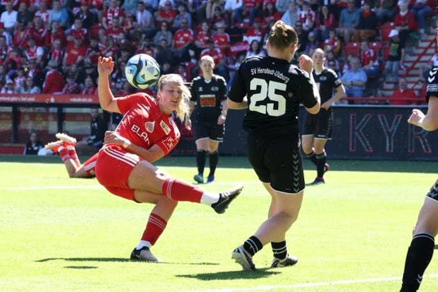 DEU, Region, Frauen, 1.FC Union vs. Henstedt-Ulzburg, 09.06.2024, Stadion Alte Foersterei, Berlin, DEU, Region, Frauen, 1.FC Union vs. Henstedt-Ulzburg, im Bild: Dina Sophia Orschmannin (1.FC Union Berlin 25), Lisa-Kristin Behnke (Henstedt-Ulzburg 25) DFL - regulations prohibit any use of Photographs as image sequences and or quasi-video Foto: Juergen Engler nordphoto GmbH