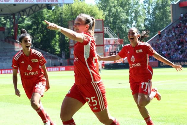 DEU, Region, Frauen, 1.FC Union vs. Henstedt-Ulzburg, 09.06.2024, Stadion Alte Foersterei, Berlin, DEU, Region, Frauen, 1.FC Union vs. Henstedt-Ulzburg, im Bild: 7:0 durch Dina Sophia Orschmannin (1.FC Union Berlin 25), Sarah Abu Sabbah (1.FC Union Berlin 16), Athanasia Moraitou(1.FC Union Berlin 77) DFL - regulations prohibit any use of Photographs as image sequences and or quasi-video Foto: Juergen Engler nordphoto GmbH
