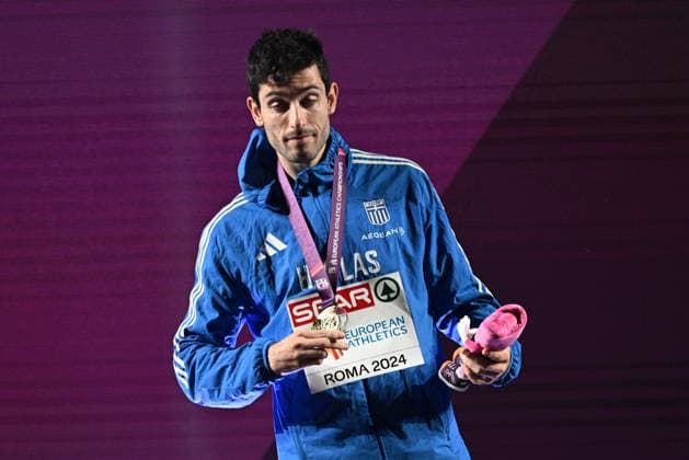 Mitiadis Tentoglou from Greece receives the gold medal of the long jump at the 2024 European Athletics Championships held at the Stadio Olimpico, in Rome, Italy, June 7 2024. IMAGO ONE INCH PRODUCTIONS ROME ITALY Copyright: xOnexInchxProductionsx 6247672