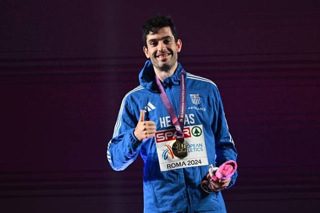 Mitiadis Tentoglou from Greece receives the gold medal of the long jump at the 2024 European Athletics Championships held at the Stadio Olimpico, in Rome, Italy, June 7 2024. IMAGO ONE INCH PRODUCTIONS ROME ITALY Copyright: xOnexInchxProductionsx 6247674