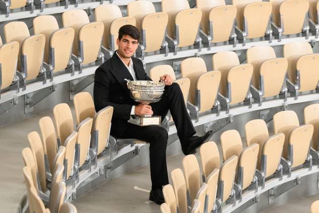 French Open - Carlos Alcaraz Trophy Photocall Carlos Alcaraz of Spain poses for a photo with the trophy after his victory in the Men s Singles Final match against Alexander Zverev of Germany in the 2024 French Open at Roland Garros on June 10, 2024 in Paris, France. Photo by Laurent Zabulon ABACAPRESS.COM Paris France  Copyright: xZabulonxLaurent ABACAx