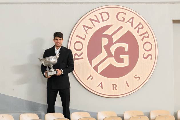 French Open - Carlos Alcaraz Trophy Photocall Carlos Alcaraz of Spain poses for a photo with the trophy after his victory in the Men s Singles Final match against Alexander Zverev of Germany in the 2024 French Open at Roland Garros on June 10, 2024 in Paris, France. Photo by Laurent Zabulon ABACAPRESS.COM Paris France  Copyright: xZabulonxLaurent ABACAx
