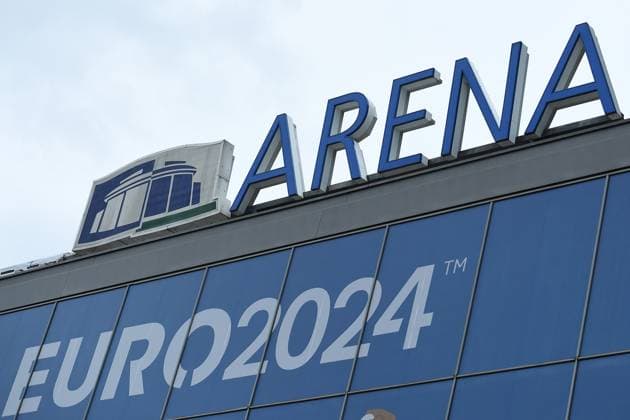 UEFA EURO, EM, Europameisterschaft,Fussball 2024 - Stadium Open Media Days am 10.06.2024 in der Arena AufSchalke in Gelsenkirchen Schriftzug Logo Arena
