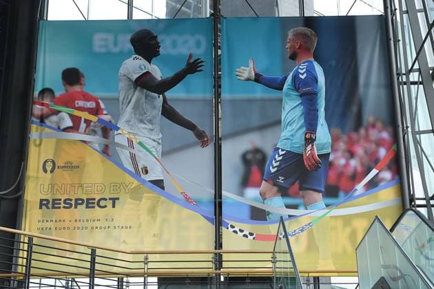 UEFA EURO, EM, Europameisterschaft,Fussball 2024 - Stadium Open Media Days am 10.06.2024 in der Arena AufSchalke in Gelsenkirchen Banner Transparent mit der Aufschrift: United bey respect