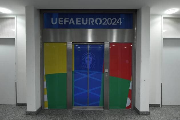 UEFA EURO, EM, Europameisterschaft,Fussball 2024 - Stadium Open Media Days am 10.06.2024 in der Arena AufSchalke in Gelsenkirchen Fahrstuhl mit der Aufschrift UEFA EURO 2024 in der Arena AufSchalke