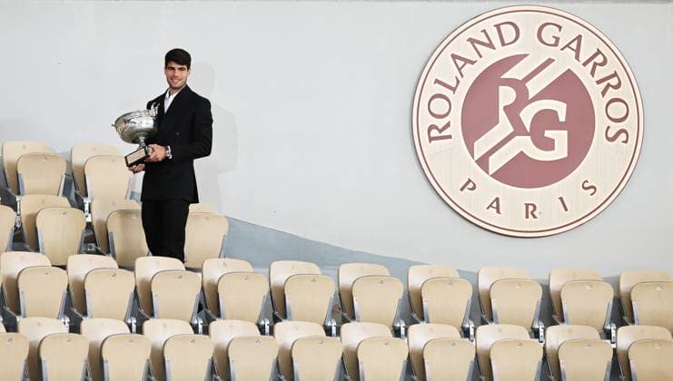 (240610) -- PARIS, June 10, 2024 -- Spain s Carlos Alcaraz poses with the trophy one day after winning the men s singles final of the French Open tennis tournament in Paris, France, June 10, 2024. ) (SP)FRANCE-PARIS-TENNIS-ROLAND GARROS-FRENCH OPEN-MEN S SINGLES-TROPHY GaoxJing 