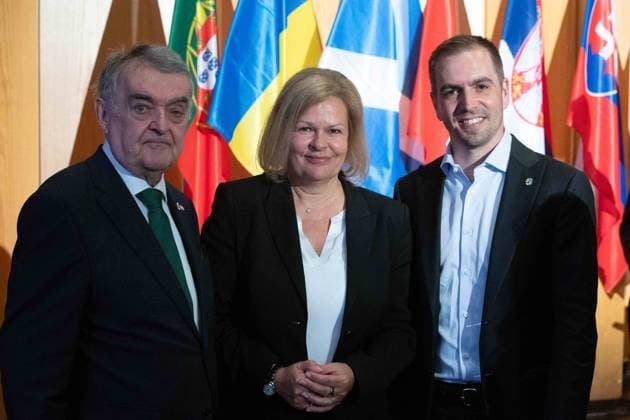 v.l. Herbert REUL, CDU, Innenminister, Minister des Innern des Landes Nordrhein-Westfalen, Nancy FAESER, Bundesinnenministerin, SPD, und Philipp LAHM, Turnierdirektor UEFA EURO, EM, Europameisterschaft,Fussball 2024, Eroeffnung des IPCC International Police cooperation Center fuer die UEFA Fussball Europameisterschaft 2024, , Neuss, am 10.06.2024. Â