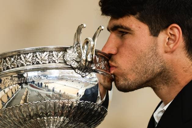 2024 French Open - Mens French Open Winner Photocall Carlos Alcaraz is posing with the French Open trophy a day after winning the tennis tournament at the Roland Garros in Paris, France. Paris France  Copyright: xIbrahimxEzzatx originalFilename:ezzat-notitle240610_npiZH.jpg