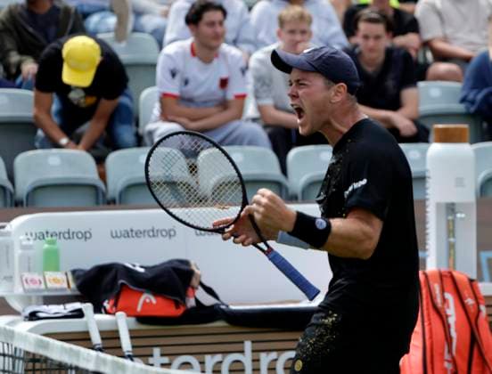 10.06.2024, Boss Open 2024, ATP, Tennis Herren Tour 250, TC Weissenhof Stuttgart, Tennis, im Bild: Dominik Koepfer (GER) Sieger vs Zhizhen Zhang (CHN)