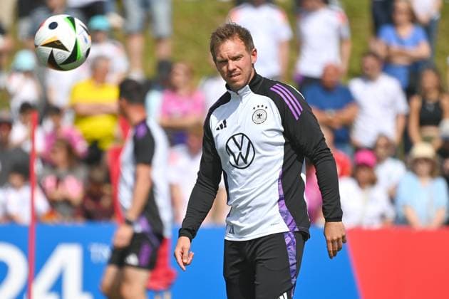 Bundestrainer Julian NAGELSMANN (GER), Einzelbild,angeschnittenes Einzelmotiv,Halbfigur,halbe Figur. Oeffentliches Training, Deutsche Fussball Nationalmannschaft,Trainingslager in Herzogenaurach am 10.06.2024