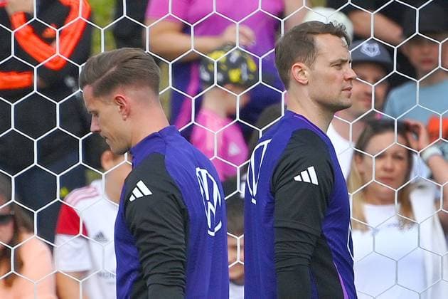 Sport Themen der Woche KW24 Sport Bilder des Tages v.li:Torwart Marc Andre TER STEGEN (GER), Torwart Manuel NEUER (GER) . Oeffentliches Training, Deutsche Fussball Nationalmannschaft,Trainingslager in Herzogenaurach am 10.06.2024 *** from left goalkeeper Marc Andre TER STEGEN GER , goalkeeper Manuel NEUER GER Public training, German national football team, training camp in Herzogenaurach on 10 06 2024
