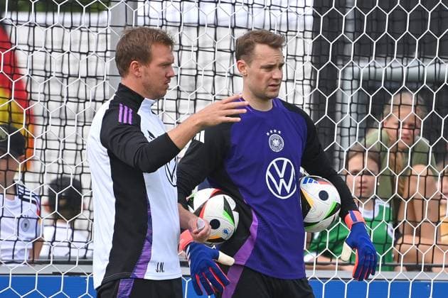 Bundestrainer Julian NAGELSMANN (GER) mit Torwart Manuel NEUER (GER) , Oeffentliches Training, Deutsche Fussball Nationalmannschaft,Trainingslager in Herzogenaurach am 10.06.2024 *** National coach Julian NAGELSMANN GER with goalkeeper Manuel NEUER GER , public training, German national football team, training camp in Herzogenaurach on 10 06 2024