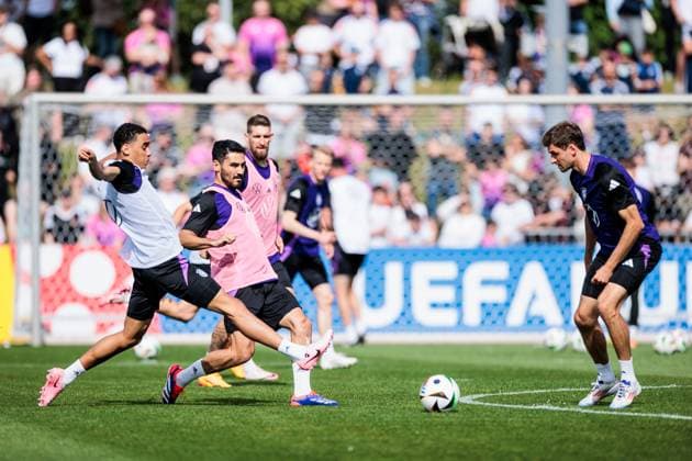 Trainingslager Vorbereitung UEFA EURO 2024 Deutschland; 10.06.2024 Zweikampf Jamal Musiala (Deutschland, 10), Ilkay Gündogan (Deutschland, 21), Thomas Müller (Deutschland, 13) Trainingslager Vorbereitung UEFA EURO 2024 Deutschland - Öffentliches Training; Adi-Dassler-Stadion, Herzogenaurach am 10.06.2024 Copyright: xBEAUTIFULxSPORTS Wunderlx