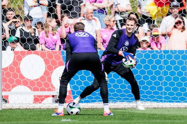 Trainingslager Vorbereitung UEFA EURO 2024 Deutschland; 10.06.2024 Manuel Neuer (Deutschland, 1) im Torwarttraining Trainingslager Vorbereitung UEFA EURO 2024 Deutschland - Öffentliches Training; Adi-Dassler-Stadion, Herzogenaurach am 10.06.2024 Copyright: xBEAUTIFULxSPORTS Wunderlx