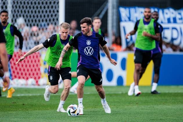Trainingslager Vorbereitung UEFA EURO 2024 Deutschland; 10.06.2024 Zweikampf Chris Führich (Deutschland, 11), Pascal Groß (Deutschland, 5) Trainingslager Vorbereitung UEFA EURO 2024 Deutschland - Öffentliches Training; Adi-Dassler-Stadion, Herzogenaurach am 10.06.2024 Copyright: xBEAUTIFULxSPORTS Wunderlx