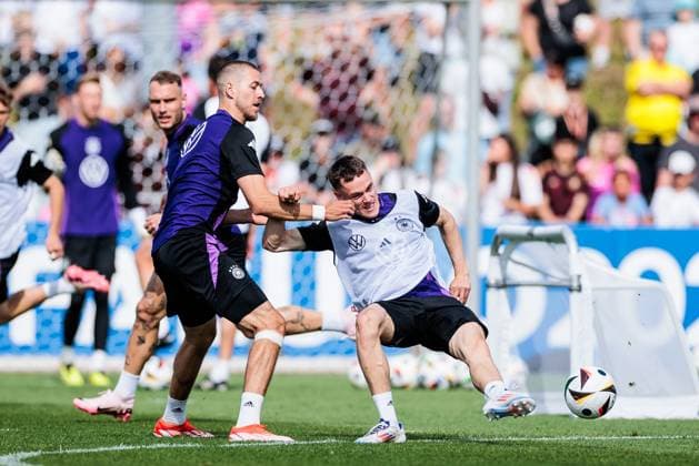 Trainingslager Vorbereitung UEFA EURO 2024 Deutschland; 10.06.2024 Zweikampf Waldemar Anton (Deutschland, 16), Florian Wirtz (Deutschland, 17) Trainingslager Vorbereitung UEFA EURO 2024 Deutschland - Öffentliches Training; Adi-Dassler-Stadion, Herzogenaurach am 10.06.2024 Copyright: xBEAUTIFULxSPORTS Wunderlx