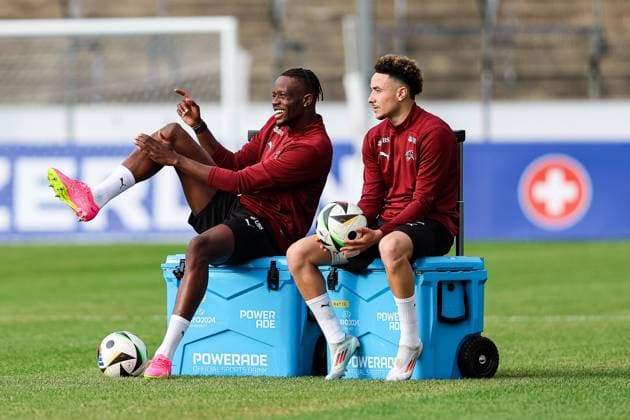 Denis Lemi Zakaria Lako Lado (Swiss, Schweiz), Ruben Vargas (Swiss, Schweiz) GER, Training Fussball Herren Nationalmannschaft Schweiz, Swiss, UEFA Fussball Europameisterschaft 2024 DFB DFL REGULATIONS PROHIBIT ANY USE OF PHOTOGRAPHS AS IMAGE SEQUENCES AND OR QUASI-VIDEO GER, Training Fussball Herren Nationalmannschaft Schweiz, Swiss, UEFA Fussball Europameisterschaft 2024 Stuttgart Copyright: xEibner-Pressefoto RogerxBuerkex EP