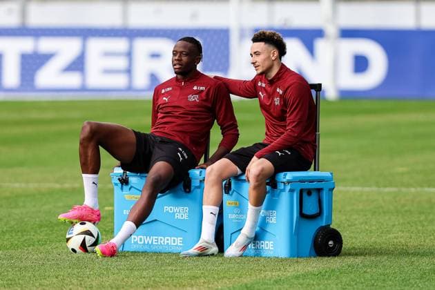Denis Lemi Zakaria Lako Lado (Swiss, Schweiz), Ruben Vargas (Swiss, Schweiz) GER, Training Fussball Herren Nationalmannschaft Schweiz, Swiss, UEFA Fussball Europameisterschaft 2024 DFB DFL REGULATIONS PROHIBIT ANY USE OF PHOTOGRAPHS AS IMAGE SEQUENCES AND OR QUASI-VIDEO GER, Training Fussball Herren Nationalmannschaft Schweiz, Swiss, UEFA Fussball Europameisterschaft 2024 Stuttgart Copyright: xEibner-Pressefoto RogerxBuerkex EP