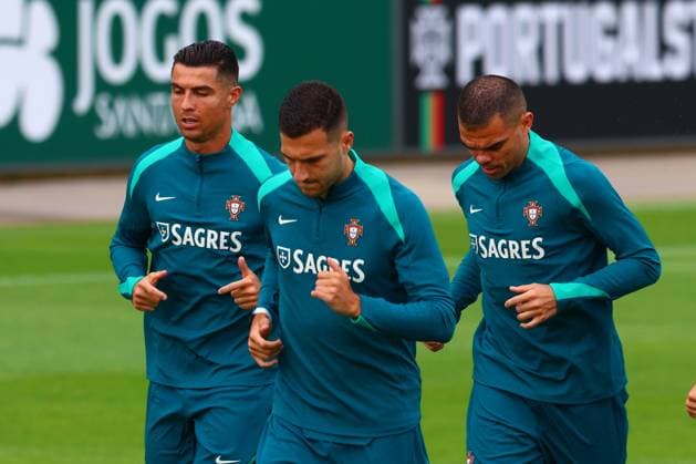 Portugal Fussball Nationalmannschaft, Selecao, 10.06.2024, Training für das Freundschaftsspiel Portugal - Irland ,Vorbereitungsspiel zur Europameisterschaft 2024 , Cristiano Ronaldo (Portugal) , Pepe (Portugal) , Diogo Dalot (Portugal) Copyright: FernandoxSoares