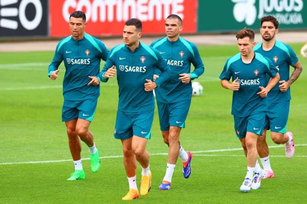 Portugal Fussball Nationalmannschaft, Selecao, 10.06.2024, Training für das Freundschaftsspiel Portugal - Irland ,Vorbereitungsspiel zur Europameisterschaft 2024 , Cristiano Ronaldo (Portugal) , CR7, Francisco Conceicao (Portugal) , Pepe (Portugal) , Diogo Dalot (Portugal) , Pedro Neto (Portugal) Copyright: FernandoxSoares