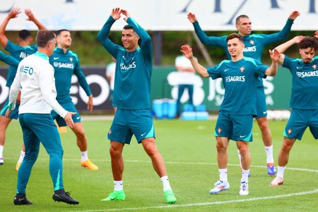 Portugal Fussball Nationalmannschaft, Selecao, 10.06.2024, Training für das Freundschaftsspiel Portugal - Irland ,Vorbereitungsspiel zur Europameisterschaft 2024 , Cristiano Ronaldo (Portugal) , CR7 ,Francisco Conceicao (Portugal) Copyright: FernandoxSoares