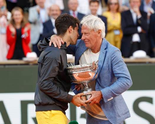 Tennis Legende Bjorn Borg ueber Carlos Alcaraz (ESP) den Pokal, Trophäe, Emotion, Finale, Endspiel Tennis - French Open 2024 - Roland Garros - Paris - - France - 9 June 2024. *** Tennis legend Bjorn Borg over Carlos Alcaraz ESP the cup, trophy, emotion, final, final match Tennis French Open 2024 Roland Garros Paris France 9 June 2024 Copyright: xJuergenxHasenkopfx