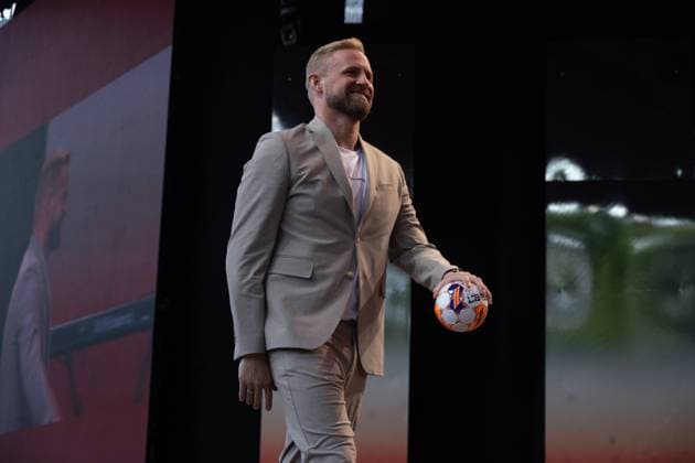 Denmark s goalkeeper Kasper Schmeichel on the stage in Tivoli in Copenhagen Monday June, 10, 2024. DBU, TV2 and Tivoli send the Danish men s national football team off to the UEFA EURO, EM, Europameisterschaft,Fussball 2024 with a live show from Tivoli in Copenhagen Copenhagen Tivoli Denmark Copyright: xKristianxTuxenxLadegaardxBergx 2E6A4075