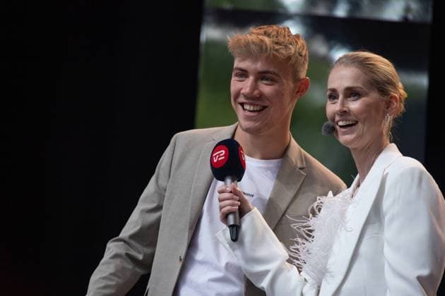 Denmark s Rasmus Hoejlund (L) is interviewed by host Camilla Martin (R) from TV2 in Tivoli in Copenhagen Monday, June 10, 2024. DBU, TV2 and Tivoli send the Danish men s national football team off to the UEFA EURO, EM, Europameisterschaft,Fussball 2024 with a live show from Tivoli in Copenhagen Copenhagen Tivoli Denmark Copyright: xKristianxTuxenxLadegaardxBergx 2E6A6746