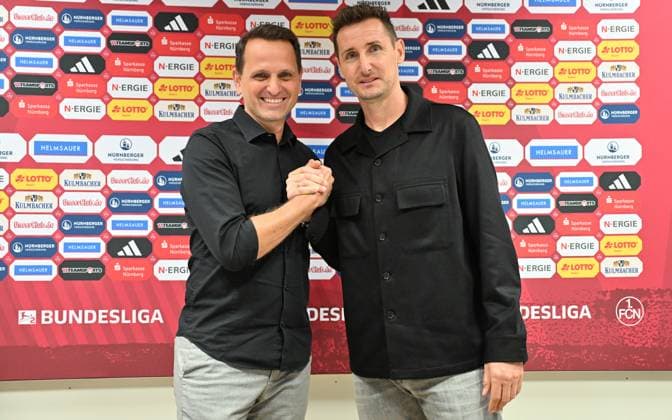 11.06.2024 - 1. FC Nürnberg Nuernberg FCN Club - Medientermin - Pressekonferenz Vorstellung neuer Trainer Cheftrainer - - xwoxzix - Joti Chatzialexiou ( Vorstand 1. FC Nürnberg FCN ) Miroslav Klose ( Trainer 1. FC Nürnberg FCN ) Handschlag Handshake