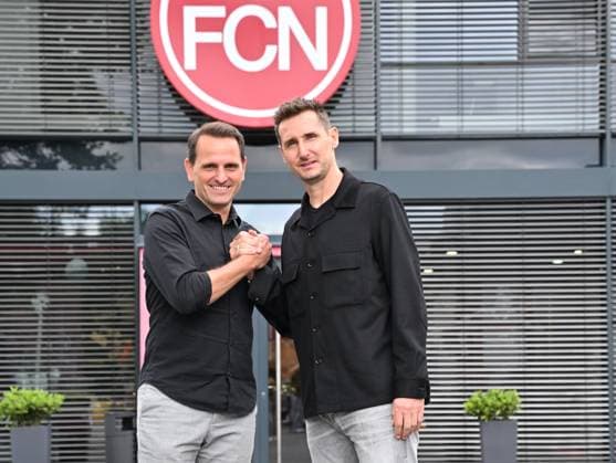 11.06.2024 - 1. FC Nürnberg Nuernberg FCN Club - Medientermin - Pressekonferenz Vorstellung neuer Trainer Cheftrainer - - xwoxzix - Joti Chatzialexiou ( Vorstand 1. FC Nürnberg FCN ) Miroslav Klose ( Trainer 1. FC Nürnberg FCN )