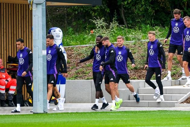 Antonio Ruediger (Deutschland , 02) und Niclas Füllkrug (Deutschland , 09) umarmen sich, GER, DFB, Training, Fussball Herren Nationalmannschaft Deutschland, UEFA Fussball Europameisterschaft 2024, Herzogenaurach 11.06.2024. GER, DFB, Training, Fussball Herren Nationalmannschaft Deutschland, UEFA Fussball Europameisterschaft 2024, Herzogenaurach 11.06.2024. Herzogenaurach Copyright: xEibner-Pressefoto FlorianxWieganx EP_FWD