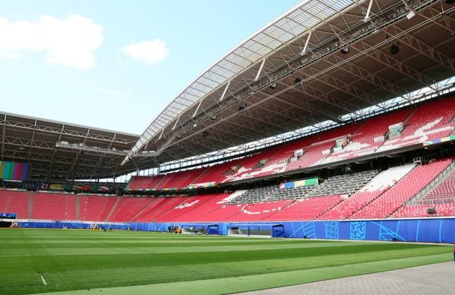 EM Host City Leipzig Stadium Open Media Day Leipzig, 11.06.2024, Stadion Leipzig, Fussball, UEFA EURO, EM, Europameisterschaft,Fussball 2024, Host City Leipzig , Offener Medientag im Stadion. , Im Foto; Stadionansicht, Überblick, Gegengerade mit Medientribüne Pressetribüne. , Nur zur redaktionellen Nutzung. Only editorial use. ,
