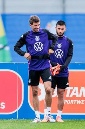 Trainingslager Vorbereitung UEFA EURO 2024 Deutschland; 11.06.2024 Thomas Müller (Deutschland, 13) und Deniz Undav (Deutschland, 26) trainieren mit Gewichtsband Trainingslager Vorbereitung UEFA EURO 2024 Deutschland - Training; HerzoBase, Herzogenaurach am 11.06.2024 Copyright: xBEAUTIFULxSPORTS Wunderlx