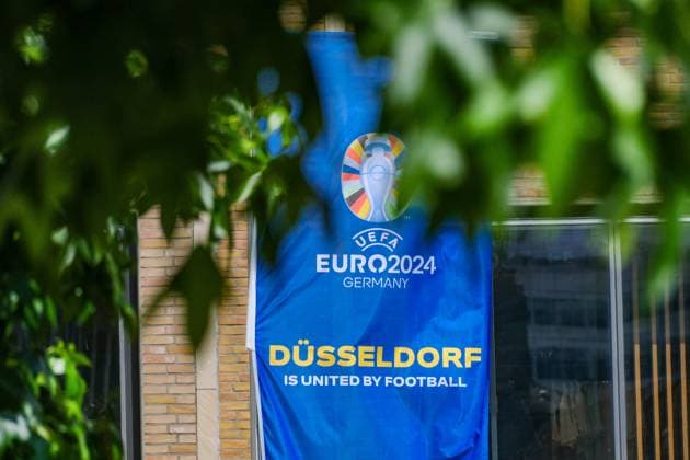 Düsseldorf 11.06.2024 UEFA EURO, EM, Europameisterschaft,Fussball 2024 Host City Fussball-Europameisterschaft Fussball-EM EM-Fahne EM-Flagge