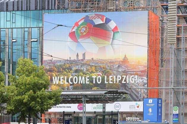 Rundgang Fanzone Augustusplatz Leipzig UEFA EURO, EM, Europameisterschaft,Fussball 2024 Leipzig, 11.06.2024, Augustusplatz, UEFA EURO 2024, Rundgang Fanzone EURO Festival 2024 Im Bild: Banner Welcome to Leipzig auf dem Augustusplatz Leipzig ,