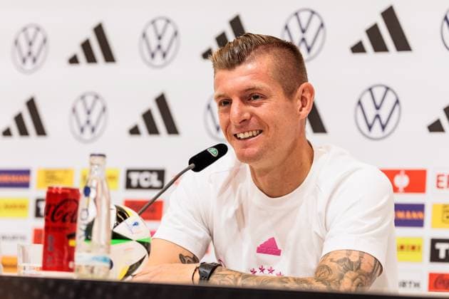 Trainingslager Vorbereitung UEFA EURO 2024 Deutschland; 11.06.2024 Toni Kroos (Deutschland, 8) lachend, lacht Trainingslager Vorbereitung UEFA EURO 2024 Deutschland - Pressekonferenz; HerzoBase, Herzogenaurach am 11.06.2024 Copyright: xBEAUTIFULxSPORTS Wunderlx