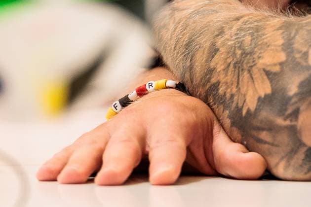 Trainingslager Vorbereitung UEFA EURO 2024 Deutschland; 11.06.2024 Toni Kroos (Deutschland, 8) Armband in Deutschland Farben mit Initialen und Katzenpfotenanhänger Trainingslager Vorbereitung UEFA EURO 2024 Deutschland - Pressekonferenz; HerzoBase, Herzogenaurach am 11.06.2024 Copyright: xBEAUTIFULxSPORTS Wunderlx