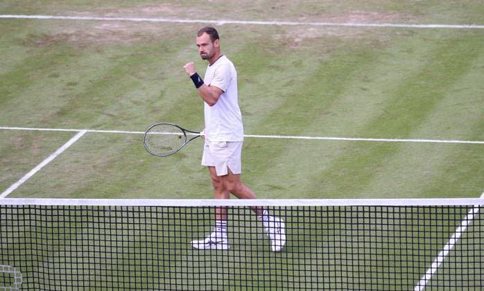 BAU 11.06.2024 Stuttgart Tennis Boss Open, Roman Safiullin jubelt und ballt die Faust