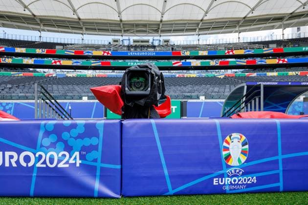Stadium Open Media Day; Arena Frankfurt, 11.06.2024 TV-Kamera an der Mittellinie vor dem Spielertunnel; UEFA EURO, EM, Europameisterschaft,Fussball 2024 Logo; Stadium Open Media Day; Arena Frankfurt, 11.06.2024 Copyright: xBEAUTIFULxSPORTS Hahnex