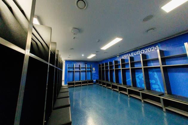 Stadium Open Media Day; Arena Frankfurt, 11.06.2024 Blick in die Umkleidekabine in blauem Uefa Blau; Stadium Open Media Day; Arena Frankfurt, 11.06.2024 Copyright: xBEAUTIFULxSPORTS Hahnex