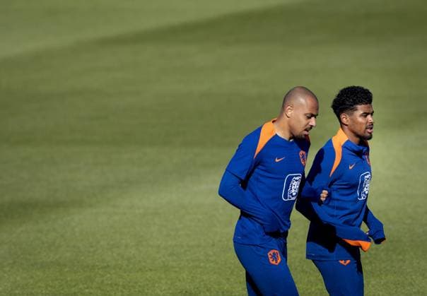 Sport Bilder des Tages EURO 2024, Nationalteam Niederlande, Training WOLFSBURG - (l-r) Donyell Malen and Ian Maatsen during a training session of the Dutch national team, Nationalteam at the AOK Stadium on June 11, 2024 in Wolfsburg, Germany. The Dutch national team is preparing for the first group match at the European Football Championship in Germany against Poland. ANP KOEN VAN WEEL UEFA EURO, EM, Europameisterschaft,Fussball 2024 Germany 2024 xVIxANPxSportx xxANPxIVx 500870457 originalFilename: 500870457.jpg